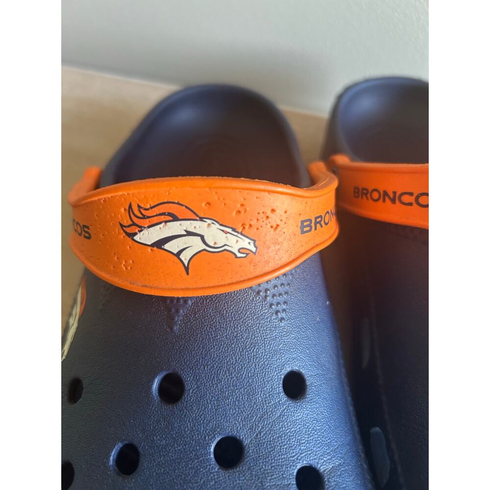 Denver Broncos crocs size 8-9 Women or 6–7 men - Picture 5 of 8